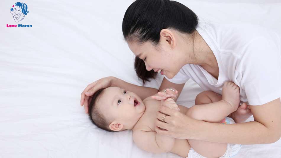 Cai sữa cho bé giúp mẹ khỏe hơn, bé tự lập vui vẻ hơn